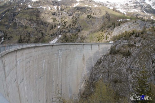 Staumauer.