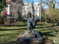 Skulptur im Rathausgarten Skulptur im Rathausgarten