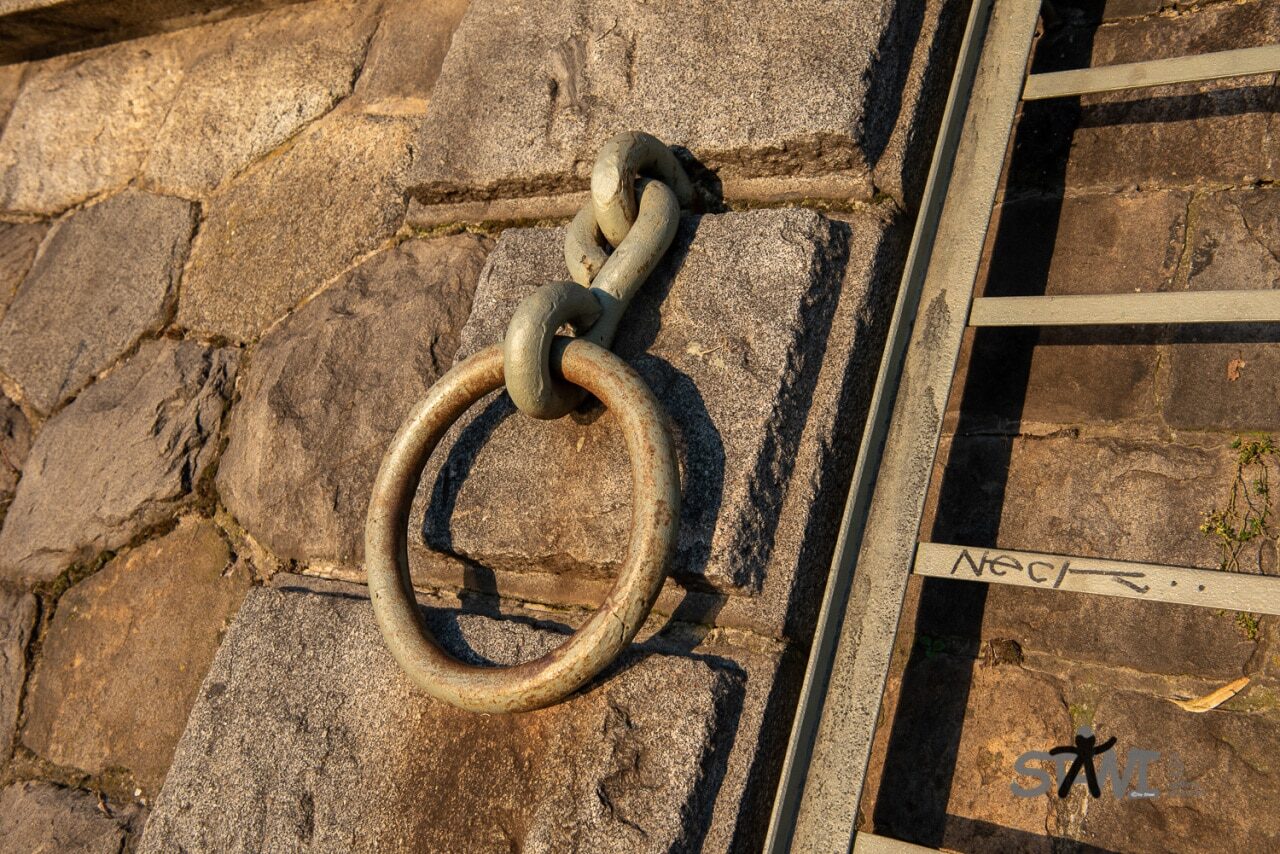 Ufermauer mit Ring